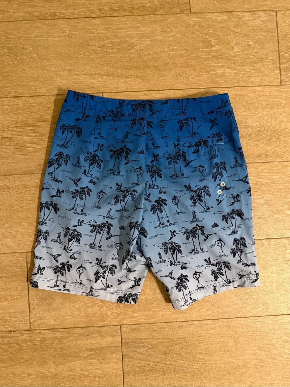 American Eagle-Men’s swim trunk-size medium